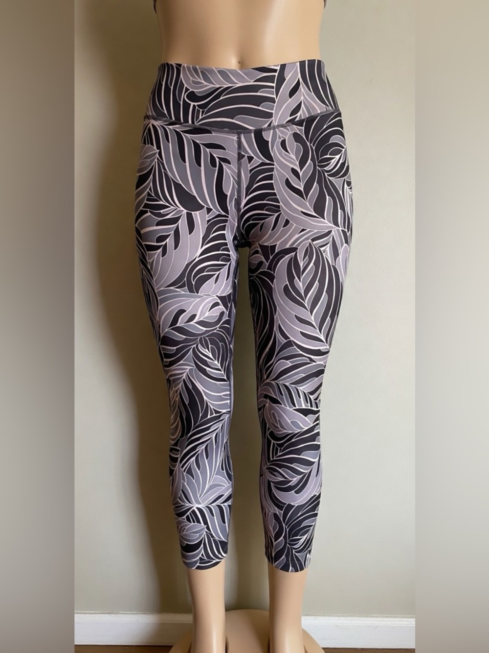 Nike One Women’s 7/8 Training Leggings Dri-FIT Psychadelic Palm Print Grey M